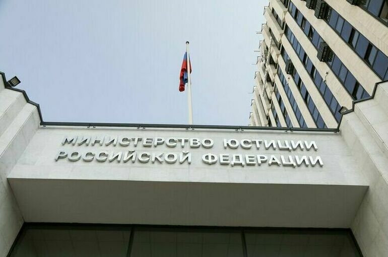 «Ведомости»: Сбежавших из России известных адвокатов хотят лишить статуса