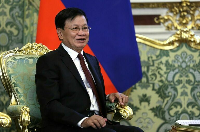 Путин наградил президента Лаоса орденом Александра Невского