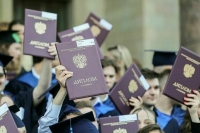 Выпускников российских вузов соберут в единую сеть по всему миру