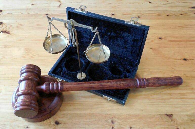 Адвокатов обяжут бесплатно защищать работников в судах