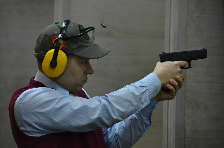 Россиянам разрешат передавать оружие для ношения и использования во время учебных стрельб