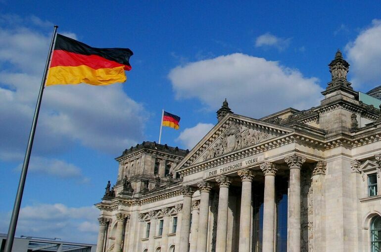 В Германии заявили, что Мерцу нужно прекратить обвинять Россию