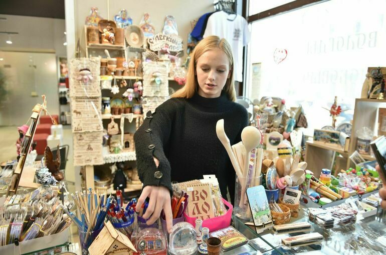 Подросткам до 18 лет предложили гарантировать вознаграждение на работе