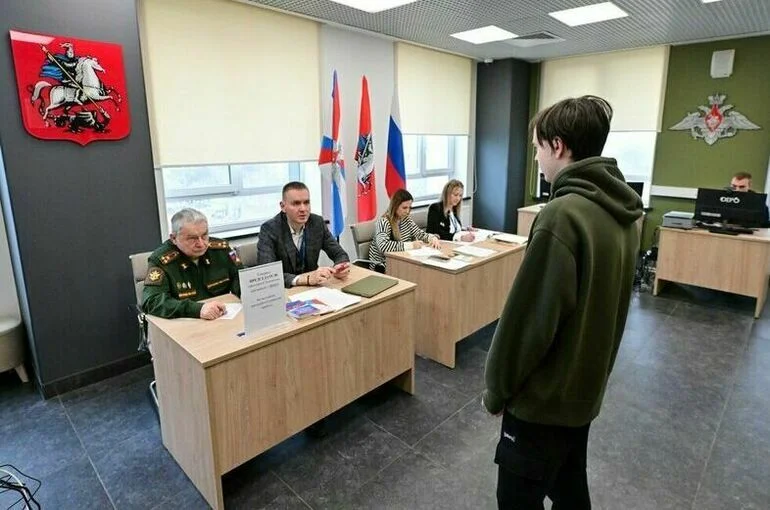 В законопроект о круглогодичном призыве внесли поправки о сроках явки в военкомат