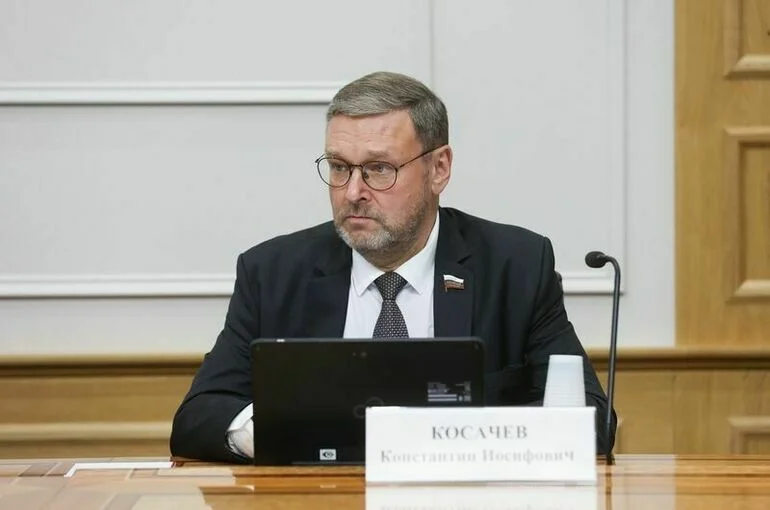 Сенатор Косачев призвал ядерные страны не мешать переговорам Путина и Трампа