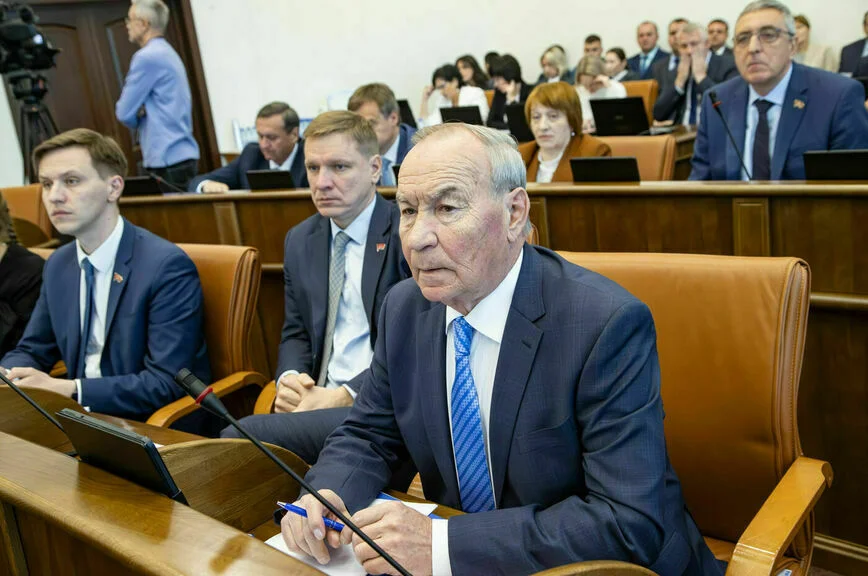 Владимир Чащин напомнил,  что три миллиарда рублей дополнительно поступят в резервный фонд.
