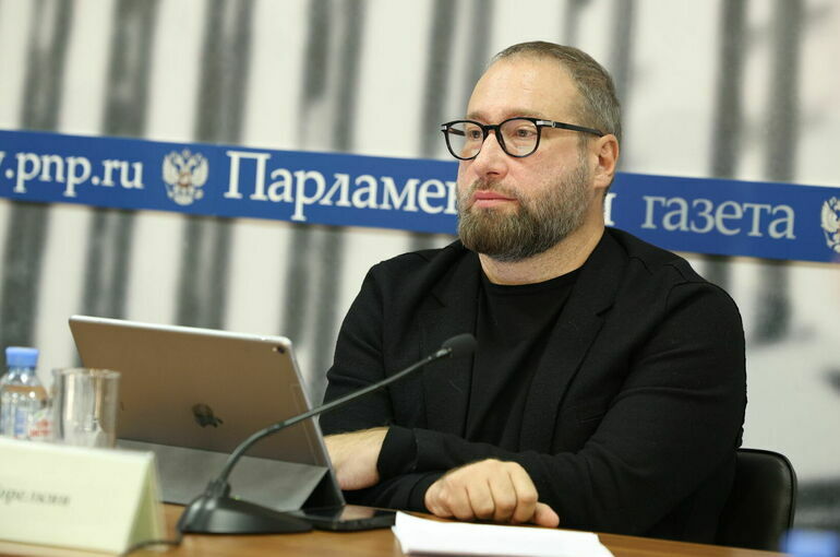 Родителям предложили разрешить обозначать телефоны детей на «Госуслугах»