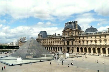 Le Parisien: В Лувре украли девять украшений из коллекции Наполеона 