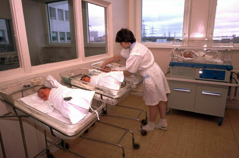 Отцам новорожденных предложили давать дополнительный отпуск