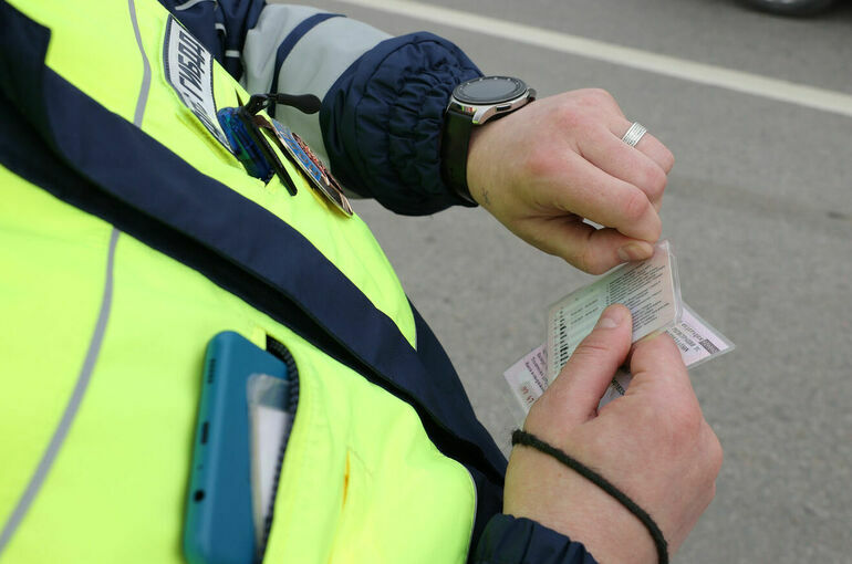 Водителям начнут аннулировать права при выявлении опасных болезней