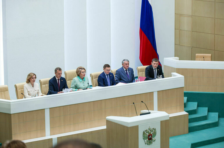 В Совфеде выступили против переноса закона о локализации такси