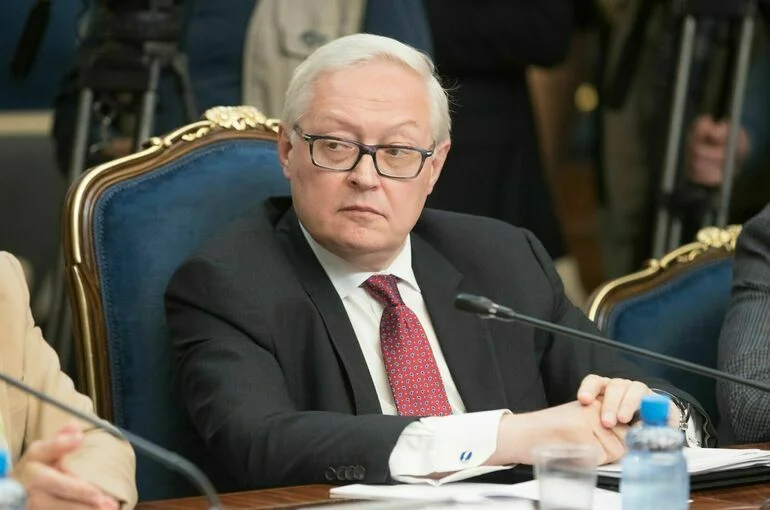 Рябков заявил об отсутствии значимых препятствий для встречи Путина и Трампа