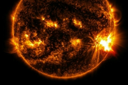 Ученые сняли на видео крупный взрыв на обратной стороне Солнца