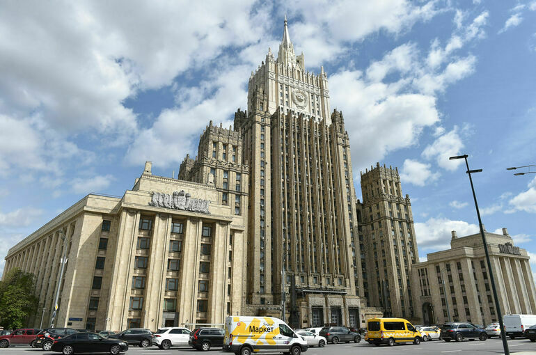 МИД РФ сообщил об освобождении удерживаемых в кол-центрах в Мьянме россиян