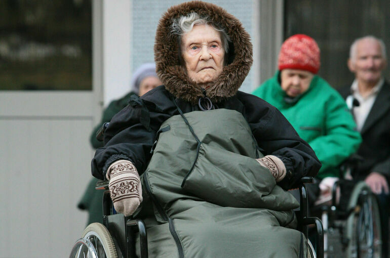 Соцпомощь одиноким пенсионерам предложили оказывать без учета доходов