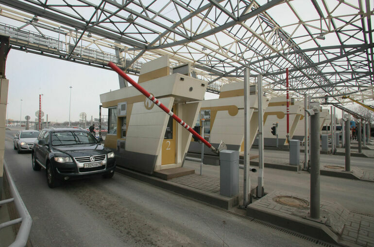 Инвалидам и многодетным предложили дать право бесплатного проезда по платным дорогам