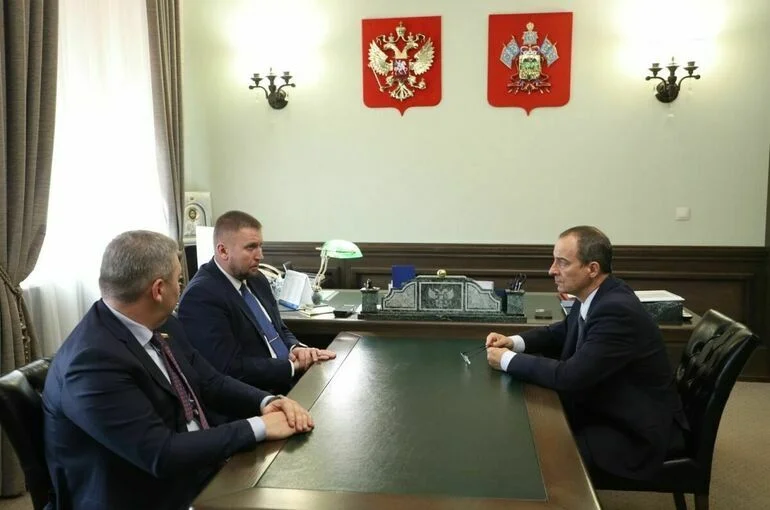 Юрий Бурлачко и Денис Мирошниченко обсудили деловое и гуманитарное сотрудничество