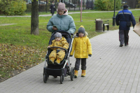 Отпуск по уходу за детьми предложили включить в страховой стаж для пенсии