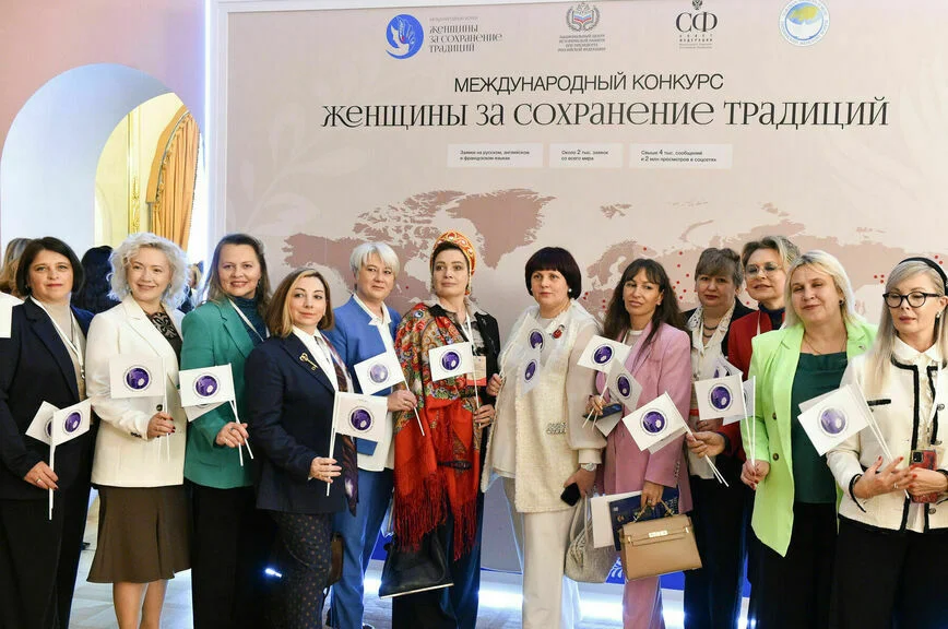 «Сохранять то, ради чего наши мужчины воюют»: как женщины защищают духовные границы России