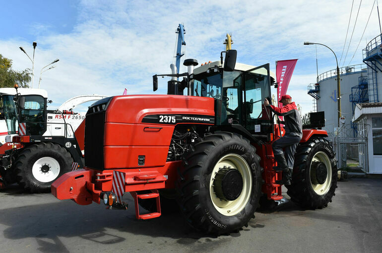 Бизнес хотят освободить от утильсбора с ввозимых в РФ шасси и самоходных машин