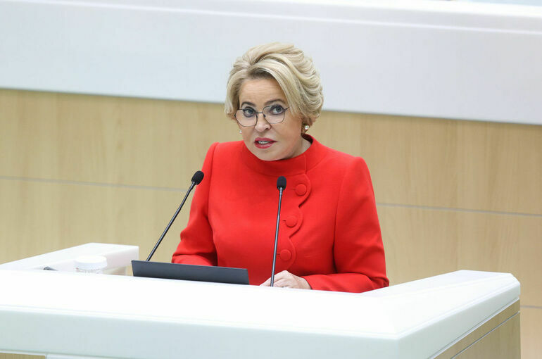 Матвиенко поздравила сенаторов с днем основания комсомола