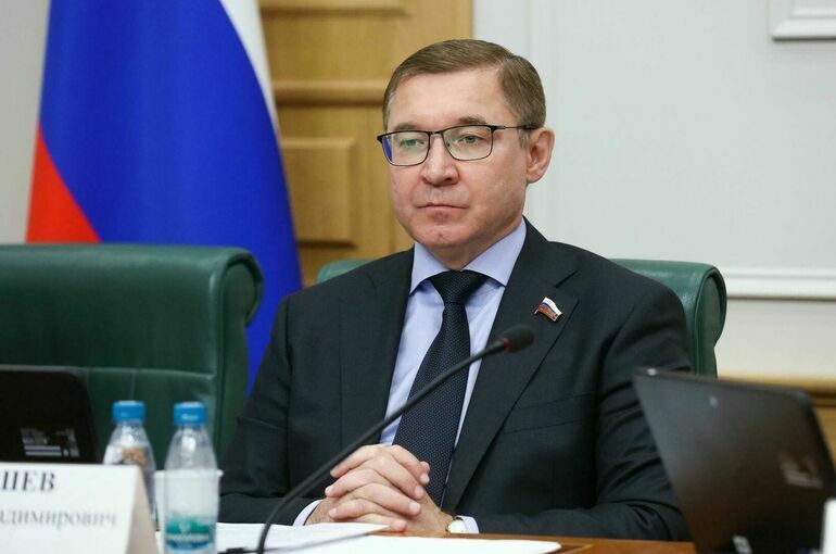 Сенатор Якушев призвал наладить вывоз отходов из Арктики по морю