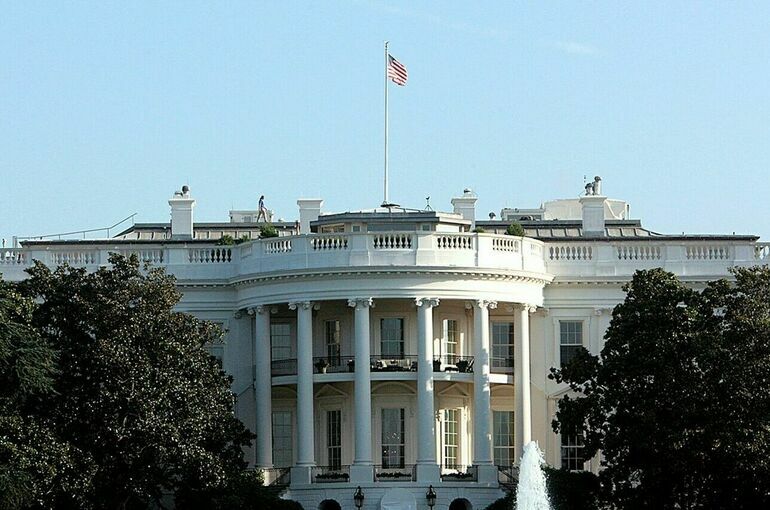 Эксперт назвал шумовой завесой разговоры о третьем президентском сроке Трампа