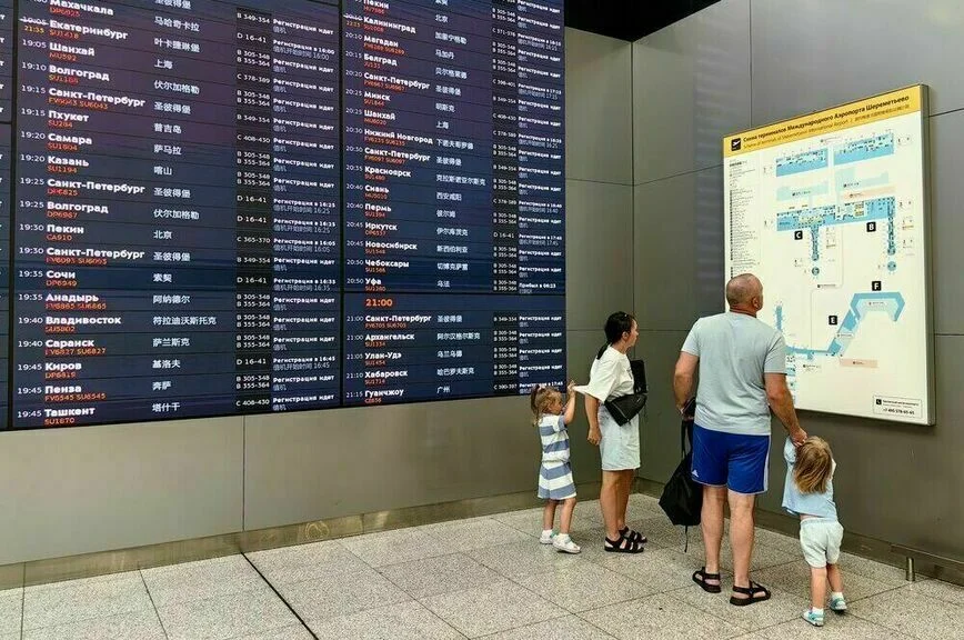 Лифты для колясок и приоритетная посадка: Как обслужат семьи с детьми в аэропортах