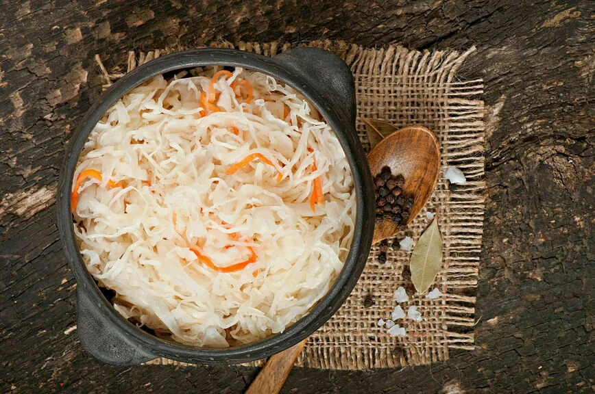 Квашеная капуста, кефир и рыба: нутрициолог рассказала, как правильно питаться осенью