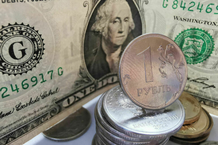 РБК: Банк Revolut начал замораживать счета россиян с гуманитарными визами