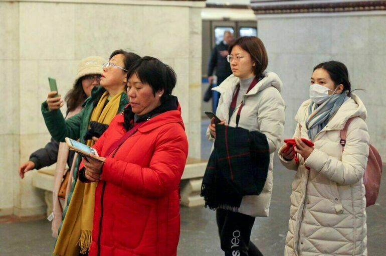 Мишустин: Россия прорабатывает отмену виз для туристов из Китая