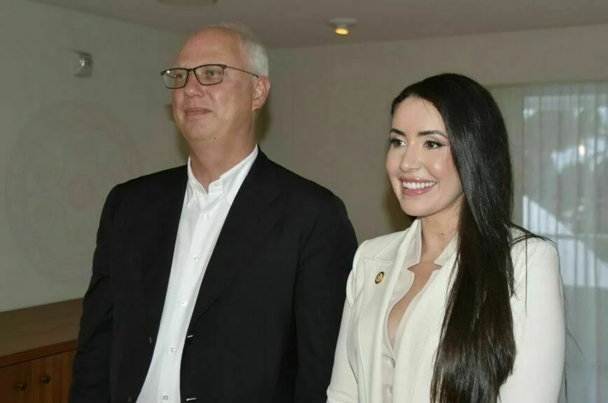 Кирилл Дмитриев и Анна Паулина Луна во время встречи в Майами