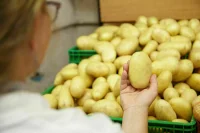 Картошка и яйца: какие продукты сильнее всего дорожают осенью