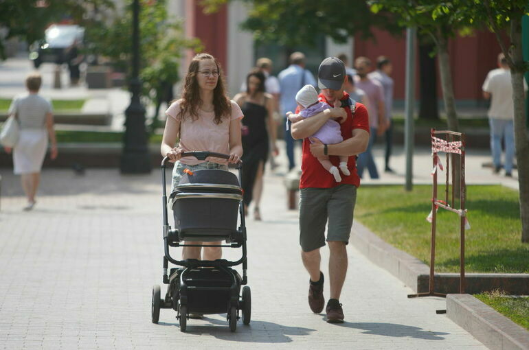 Отцам новорожденных предложили давать оплачиваемый отпуск