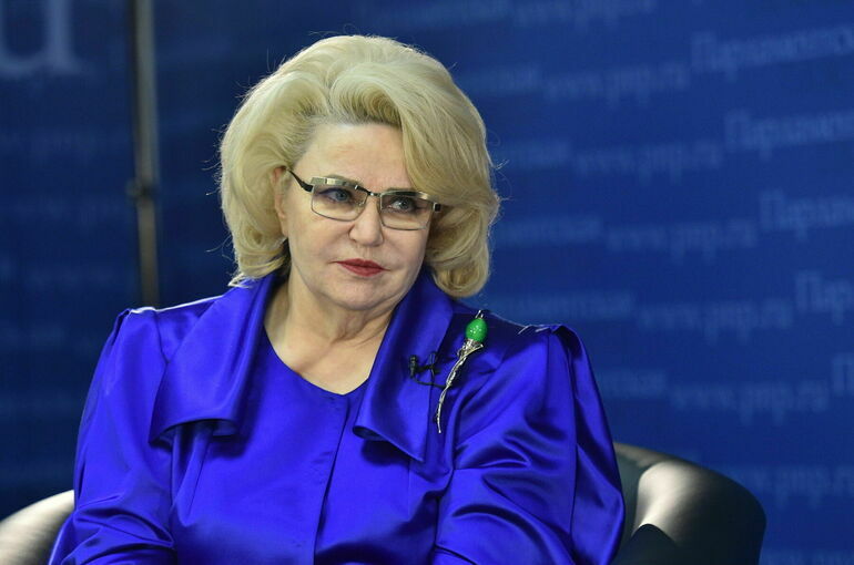 Депутат Останина предложила учредить звание «Отец-герой»