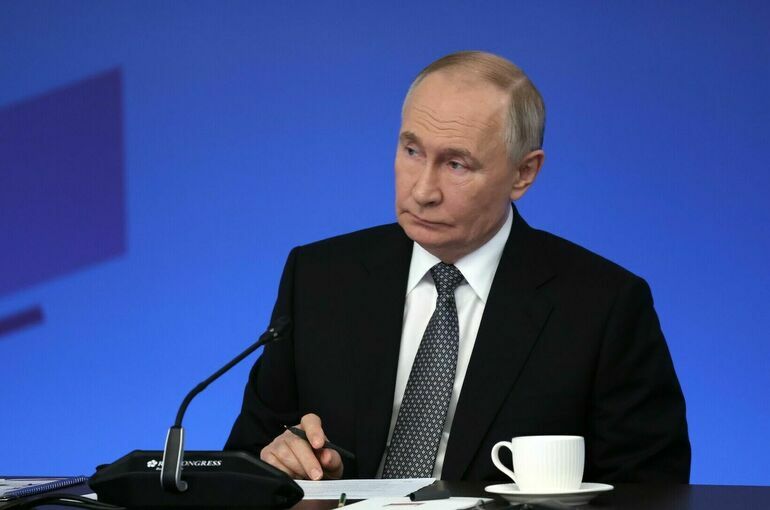 Путин поручил продумать систему сертификации детских тренеров