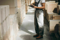 Минюст и Минпромторг попросили оценить идею запрета размещения складов в домах