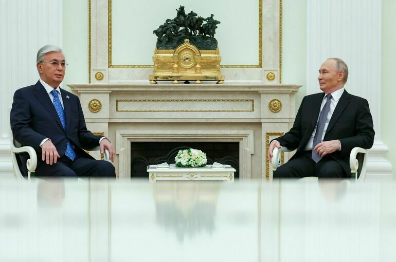 Путин принял приглашение Токаева посетить Казахстан в следующем году