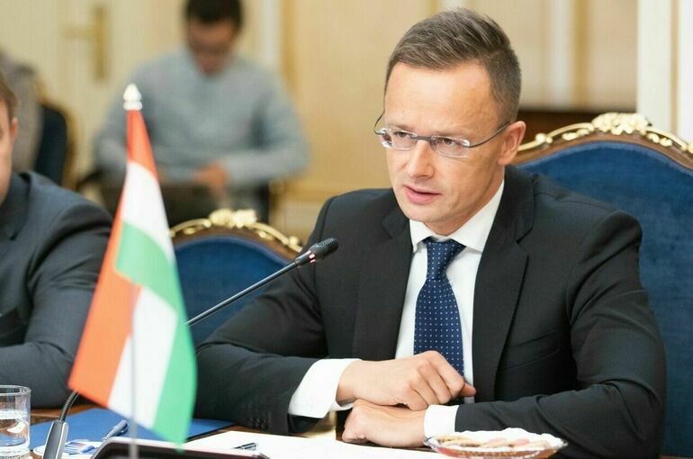 Сийярто призвал прекратить помощь Украине из-за коррупции