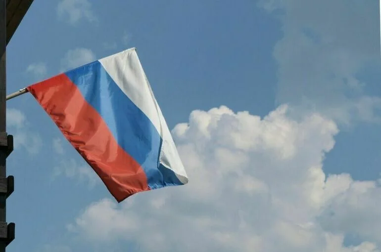 На банкнотах и документах предложили размещать российский триколор