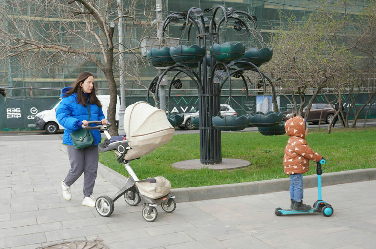 Соцфонд разработал стандарт выплаты пособия уволенным и учащимся молодым мамам