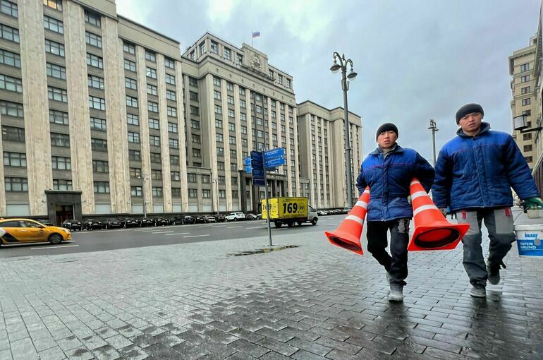 Госдума во втором чтении рассмотрит повышение страхового стажа для мигрантов