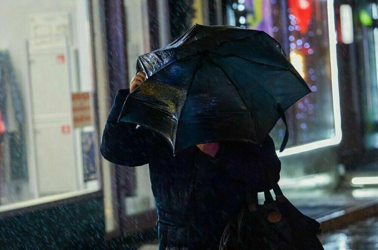 Москвичам пообещали резкое потепление и дожди