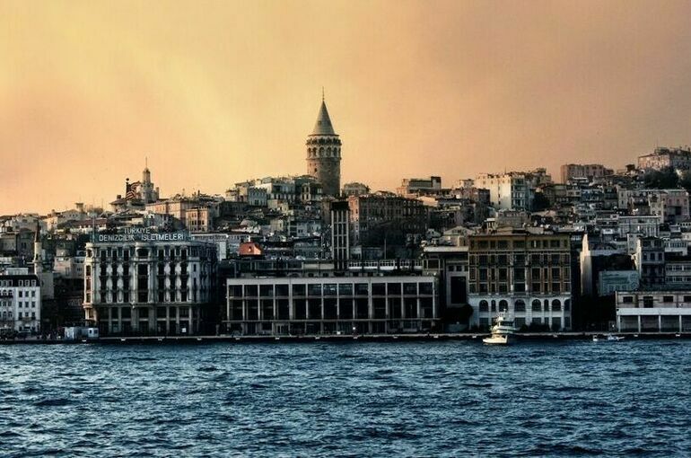 Четыре туриста умерли после посещения кафе в Стамбуле