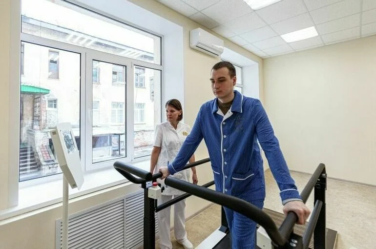 Соцфонд сможет оплачивать содержание сопровождающих бойцов СВО на лечении