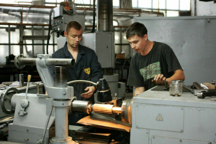 Не сдавшие ГИА школьники смогут бесплатно получить рабочую профессию