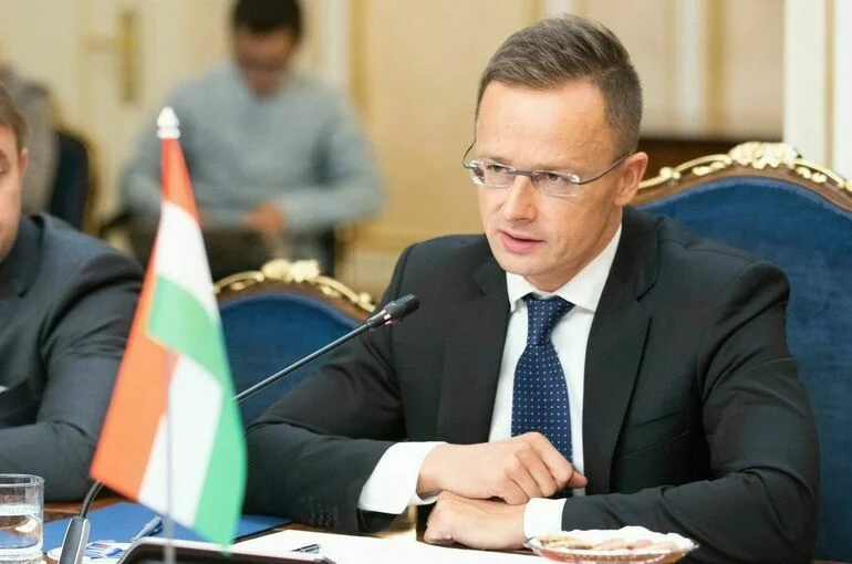 Сийярто призвал Евросоюз отказаться от финансирования Украины