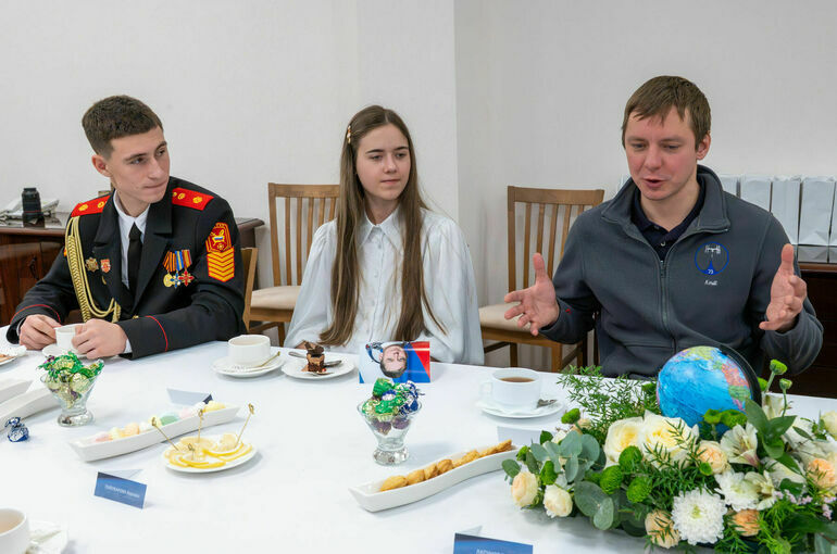 В Заксобрании состоялась встреча с первым красноярским космонавтом