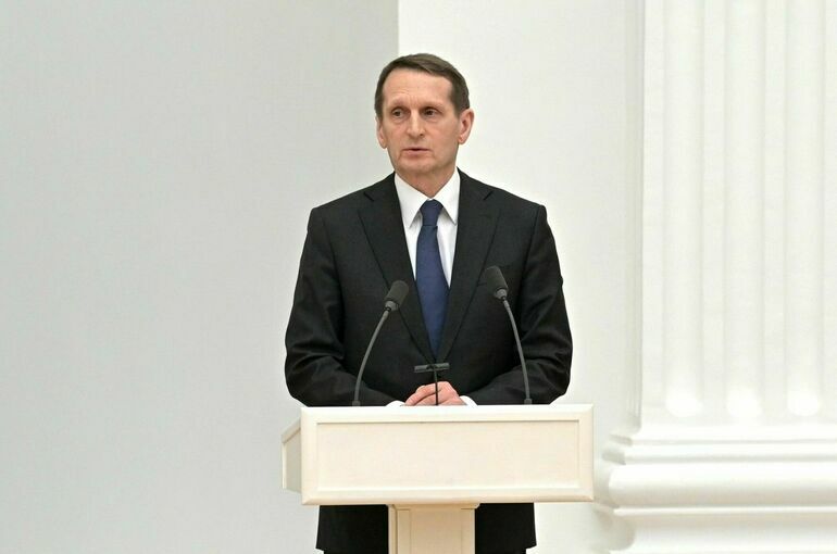 Нарышкин вручил российские паспорта дочери и внуку французского информатора Пака