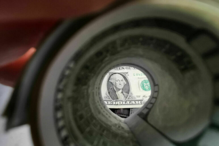 Силуанов объяснил, почему Россия не использует доллар при расчетах